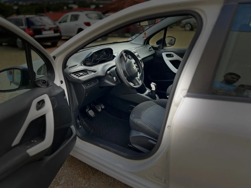 Peugeot 208 1.6 BlueHDI, снимка 7 - Автомобили и джипове - 52605447