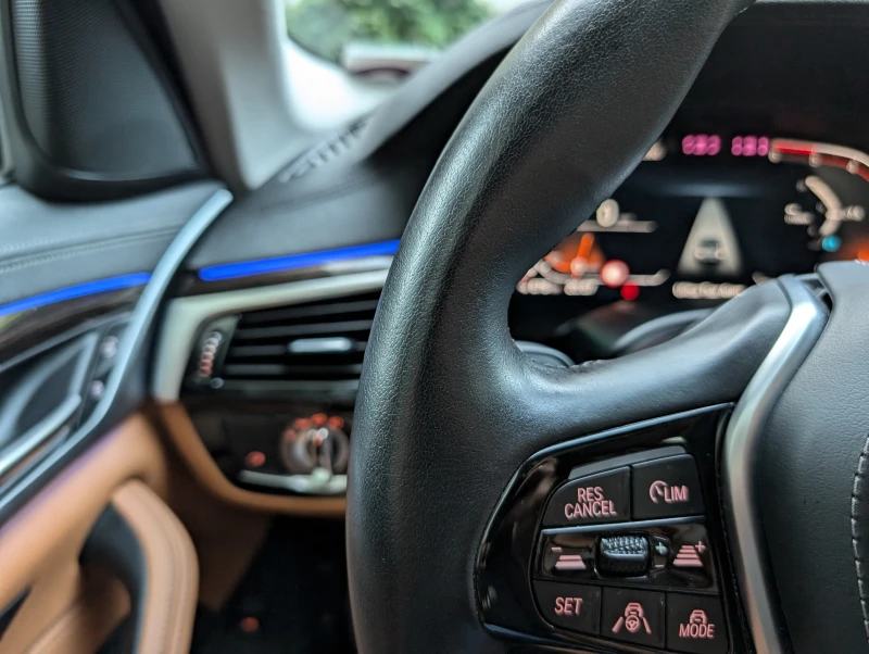 BMW 530 MHEV Luxury* Laser* Panorama* Audison, снимка 6 - Автомобили и джипове - 52390878