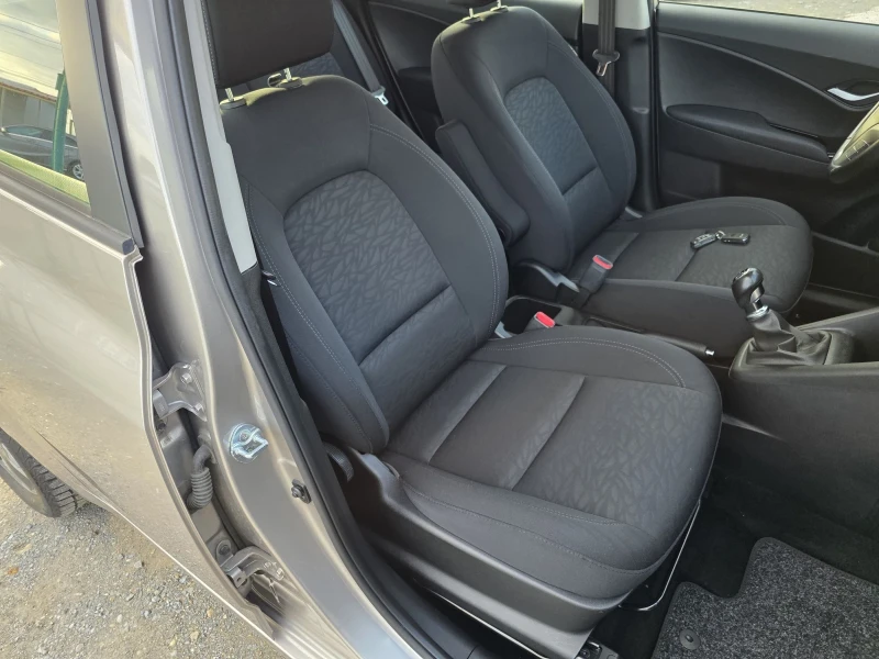 Hyundai Ix20 1.6 D EURO 6B , снимка 10 - Автомобили и джипове - 52693459