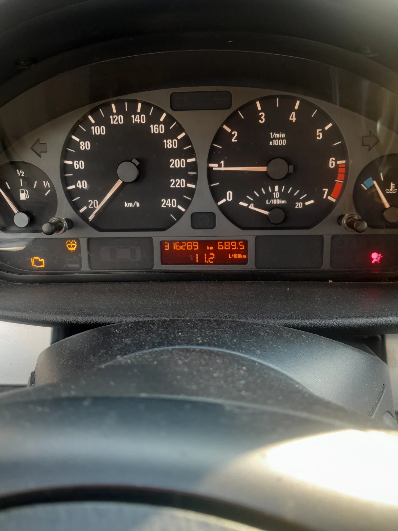 BMW 318 Комби - изображение 2