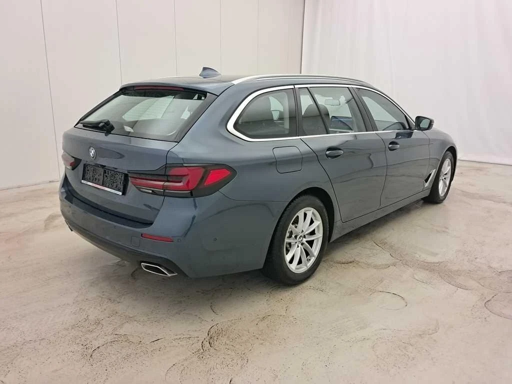 BMW 520 Фабрична гаранция до 2026, с опция за удължаване  - изображение 3