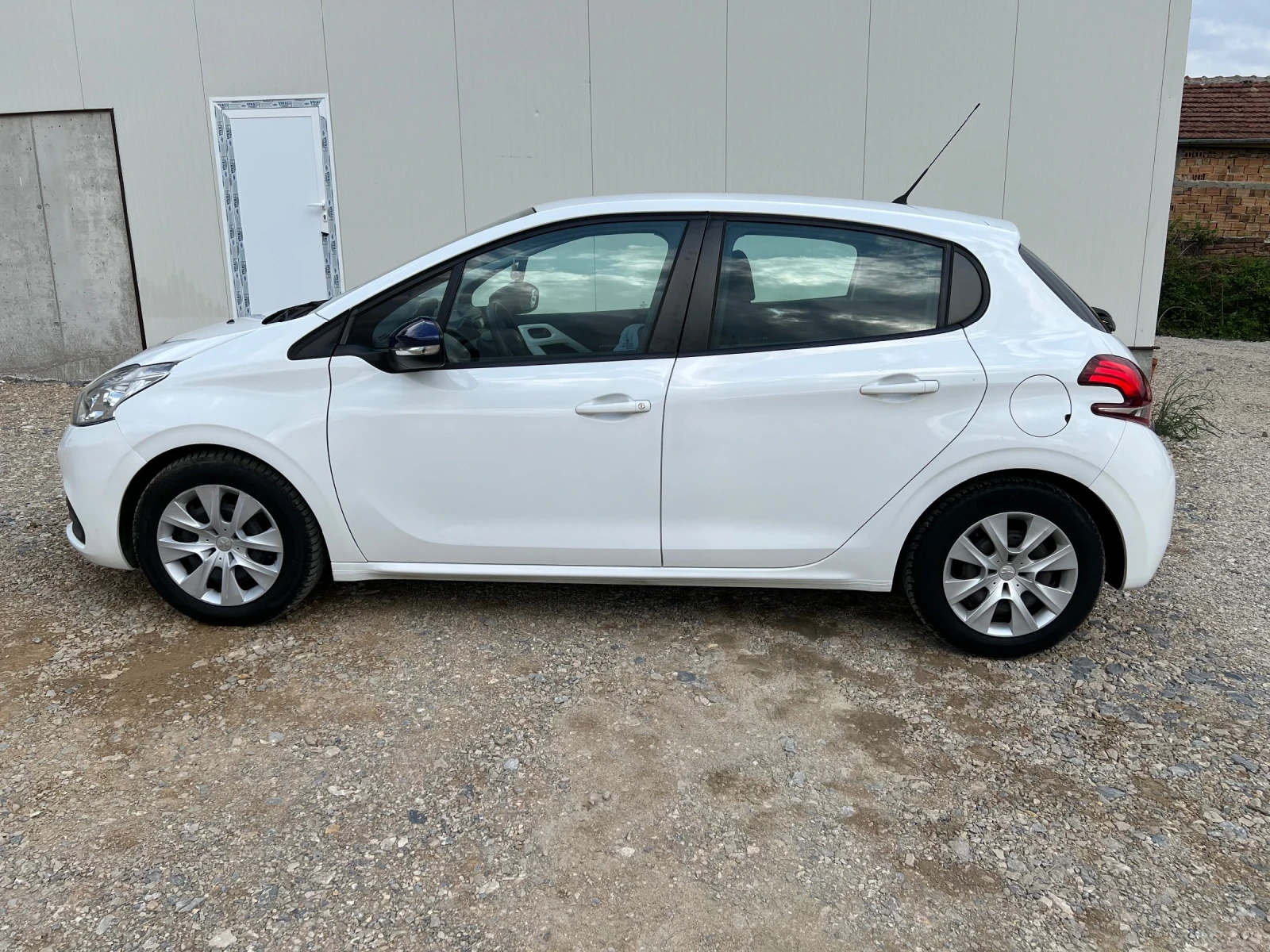 Peugeot 208 1.6 BlueHDI - изображение 4