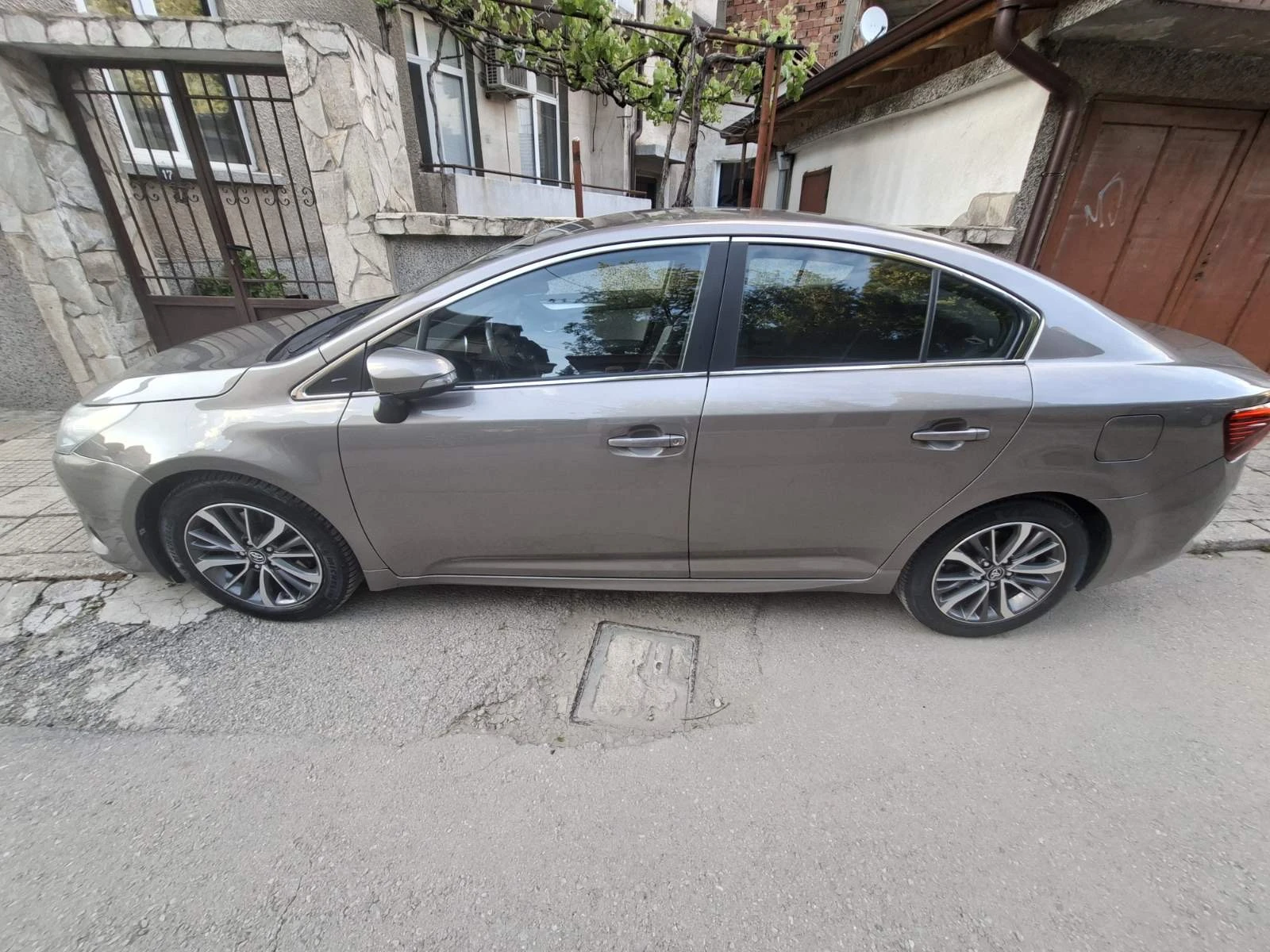 Toyota Avensis, снимка 4 - Автомобили и джипове - 54417054