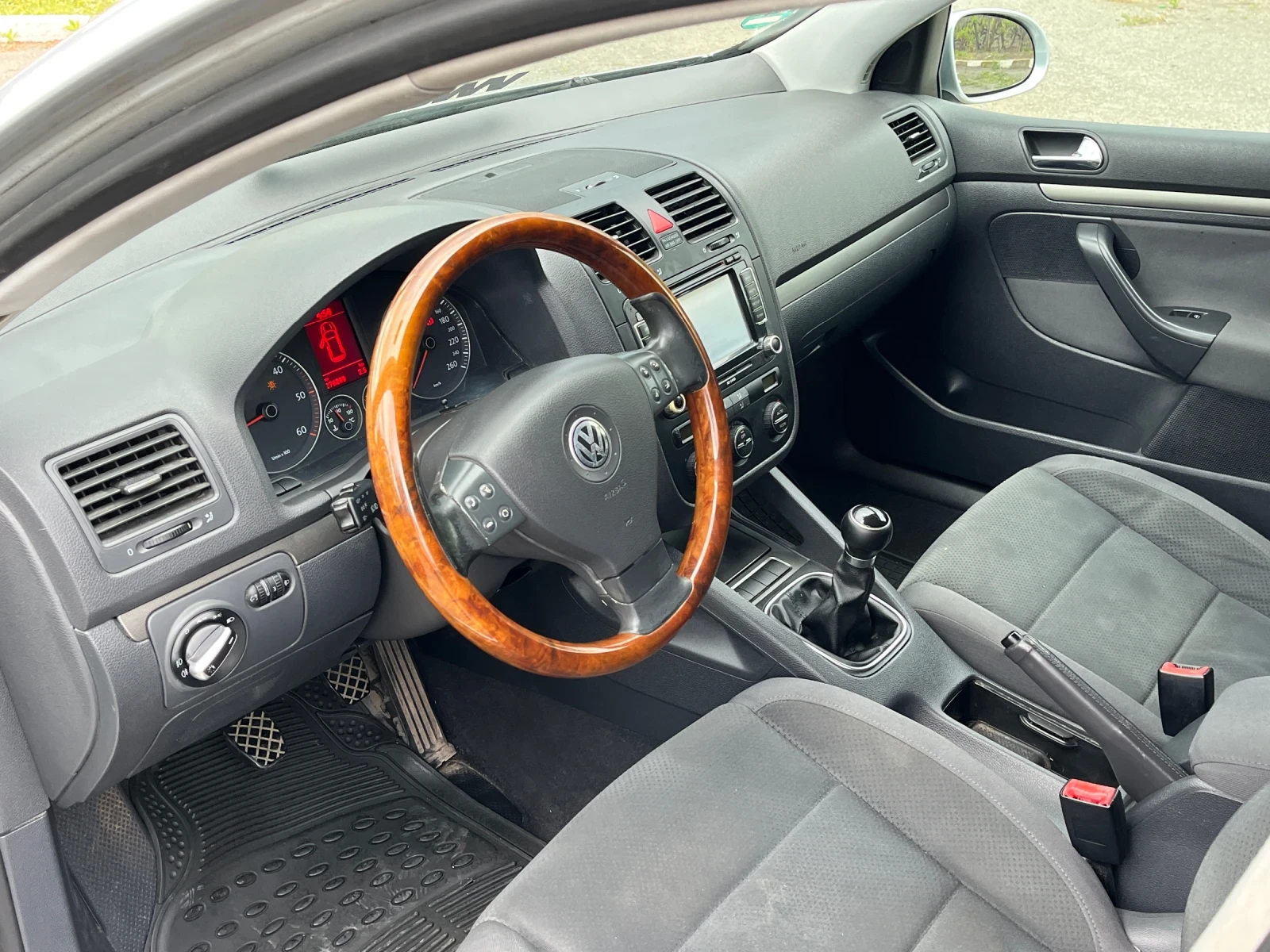 VW Golf 2.0TDI/6/СК/2005/Г, снимка 9 - Автомобили и джипове - 54617761
