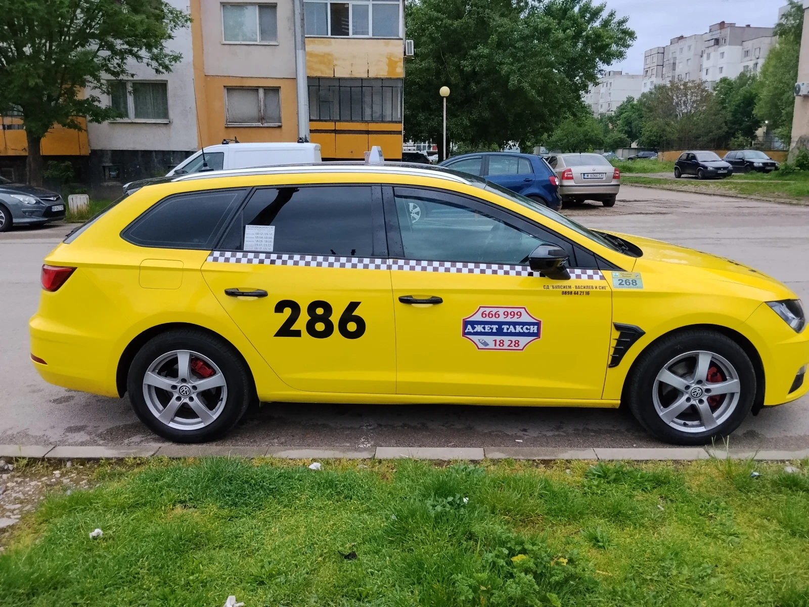 Seat Leon 1.5 2020г, снимка 4 - Автомобили и джипове - 54664299