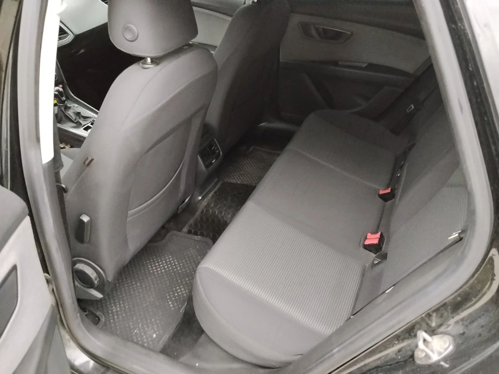 Seat Leon 1.5 2020г, снимка 9 - Автомобили и джипове - 54664299