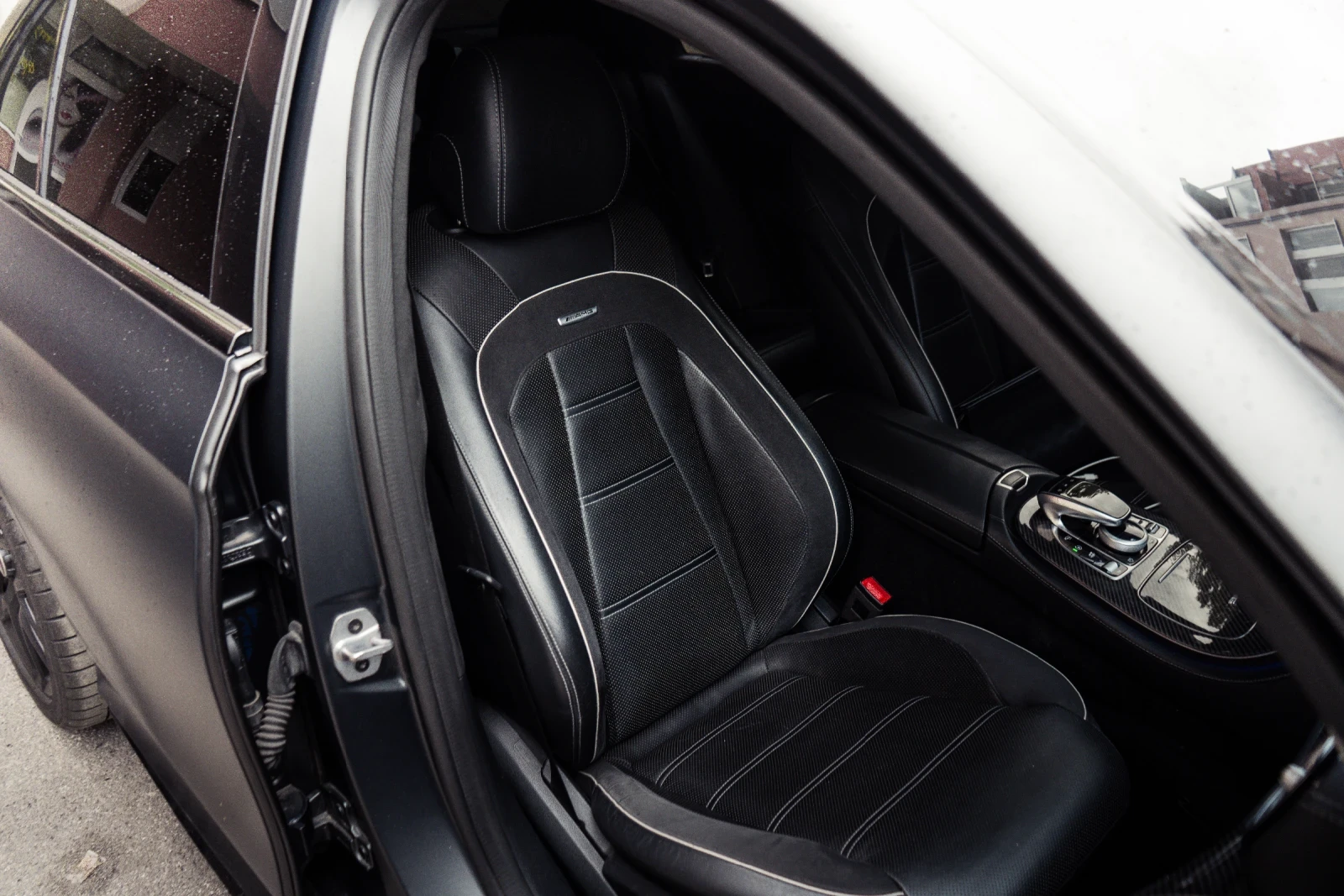 Mercedes-Benz E 63 AMG FULL/PERFORMANCE/ГАРАНЦИЯ/Carbon/Alcantara, снимка 13 - Автомобили и джипове - 55213320