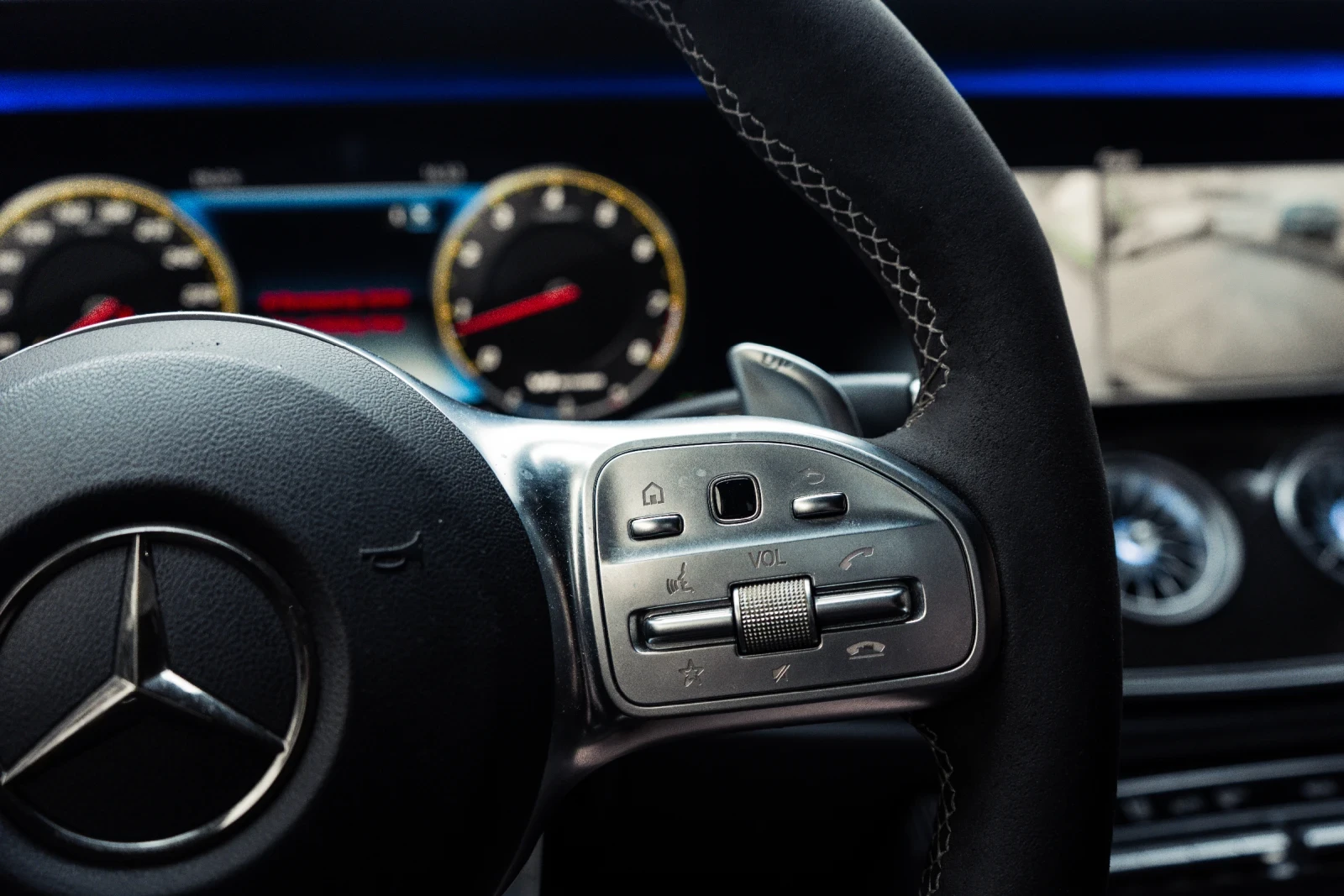 Mercedes-Benz E 63 AMG FULL/PERFORMANCE/ГАРАНЦИЯ/Carbon/Alcantara, снимка 4 - Автомобили и джипове - 55213320