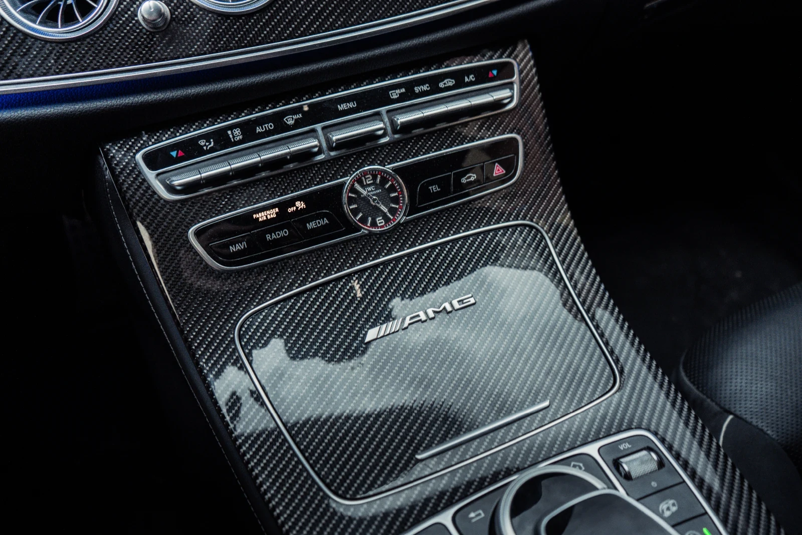 Mercedes-Benz E 63 AMG FULL/PERFORMANCE/ГАРАНЦИЯ/Carbon/Alcantara, снимка 6 - Автомобили и джипове - 55213320
