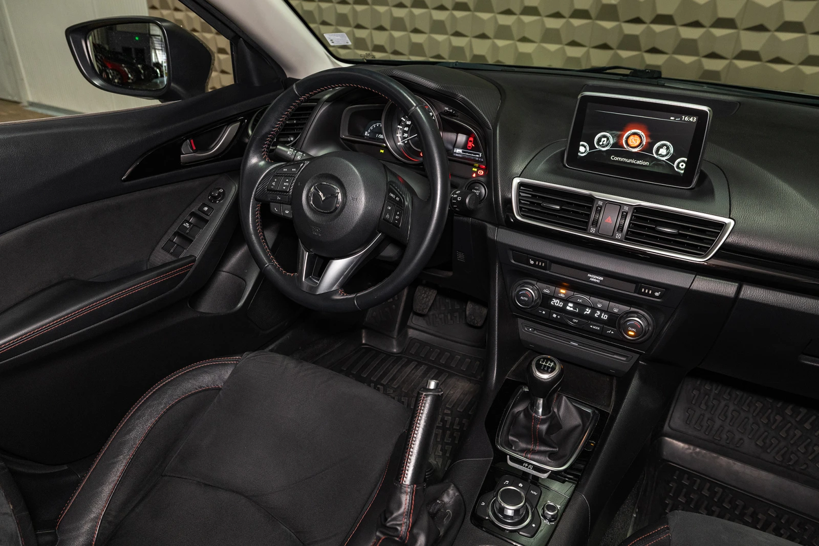 Mazda 3 2.0 Skyactiv-G | Подгрев| Гаранция| 7Cars, снимка 11 - Автомобили и джипове - 55708335