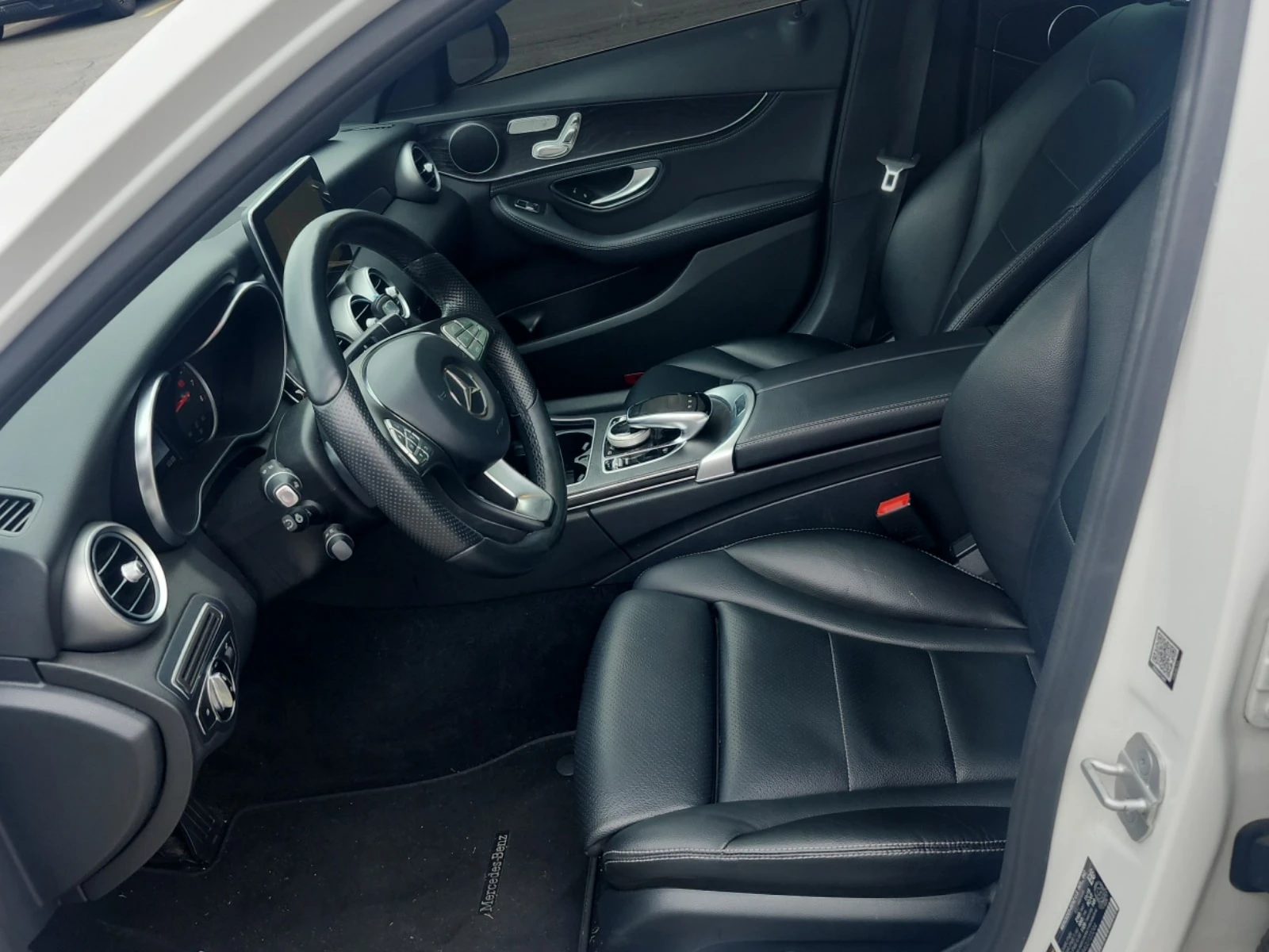 Mercedes-Benz C 300 АМГ ПАКЕ/ 4matic/CARFAX /ФИНАНСИРАНЕ, снимка 3 - Автомобили и джипове - 56013226