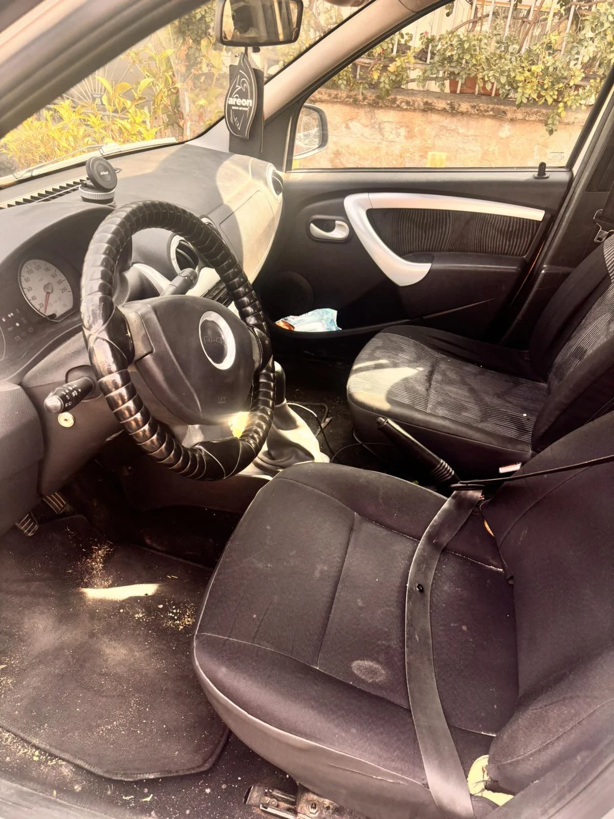 Dacia Logan, снимка 5 - Автомобили и джипове - 56585090