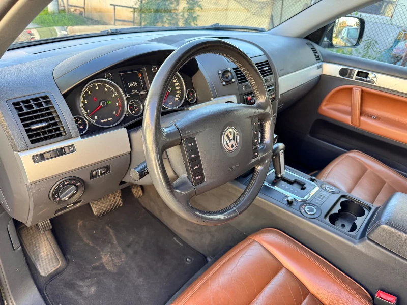 VW Touareg 3.2i V6 Automatic , снимка 12 - Автомобили и джипове - 48624659