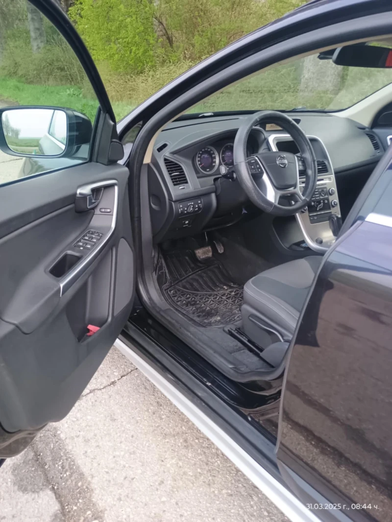 Volvo XC60 D5 AWD , снимка 9 - Автомобили и джипове - 52586545