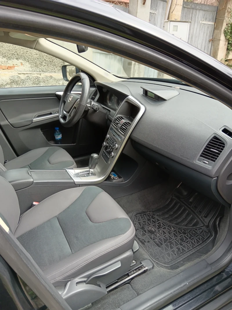 Volvo XC60 D5 AWD , снимка 14 - Автомобили и джипове - 52586545