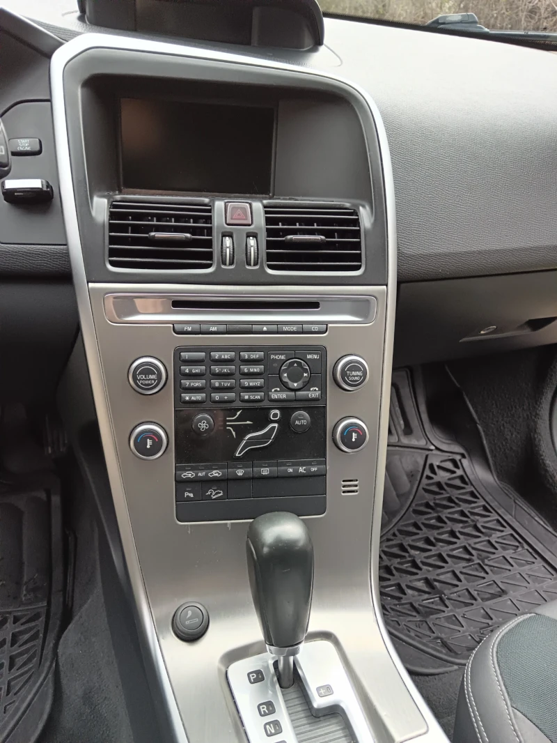 Volvo XC60 D5 AWD , снимка 10 - Автомобили и джипове - 52586545