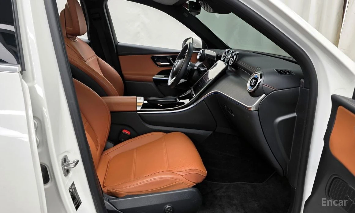 Mercedes-Benz GLC 220 4MATIC* ПАНОРАМА* ПОДГРЕВ* КАМЕРИ* 360* , снимка 8 - Автомобили и джипове - 54100754