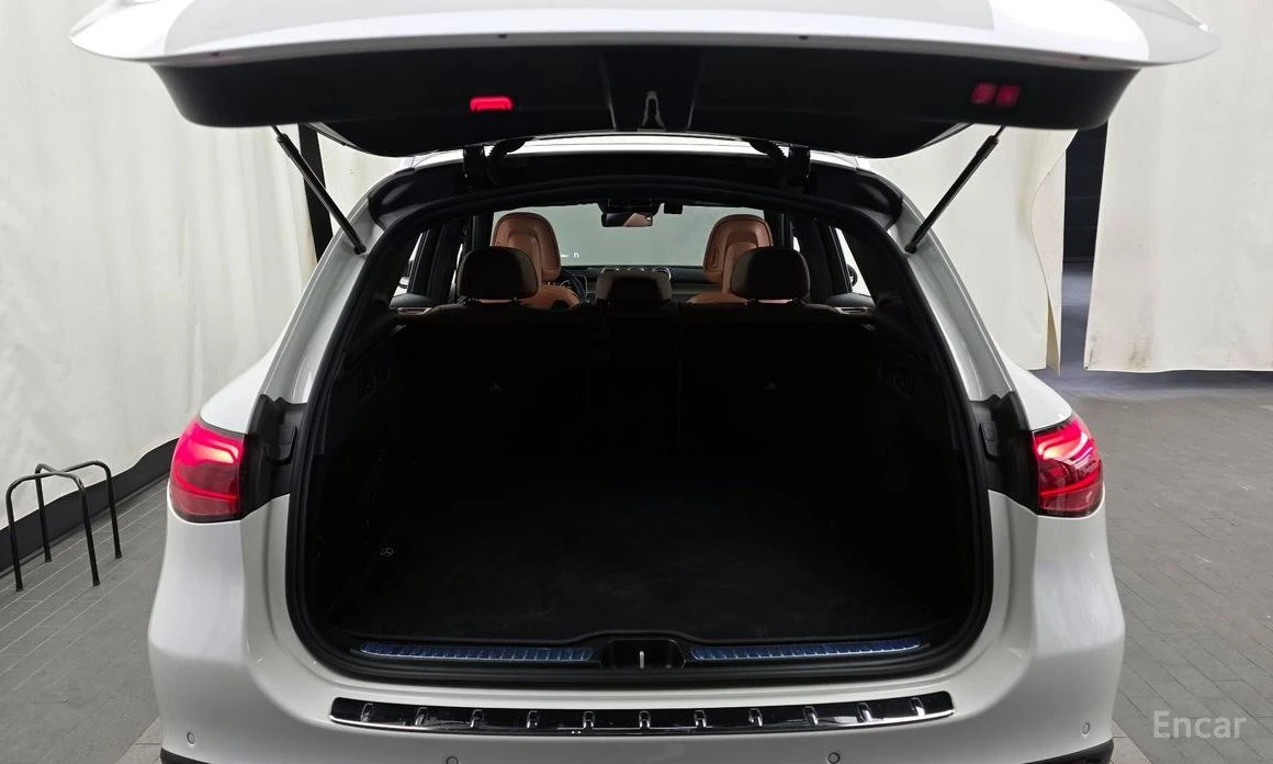 Mercedes-Benz GLC 220 4MATIC* ПАНОРАМА* ПОДГРЕВ* КАМЕРИ* 360* , снимка 13 - Автомобили и джипове - 54100754