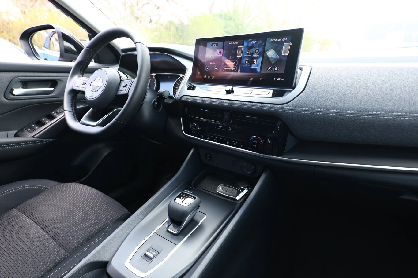 Nissan Qashqai, снимка 8 - Автомобили и джипове - 54341257