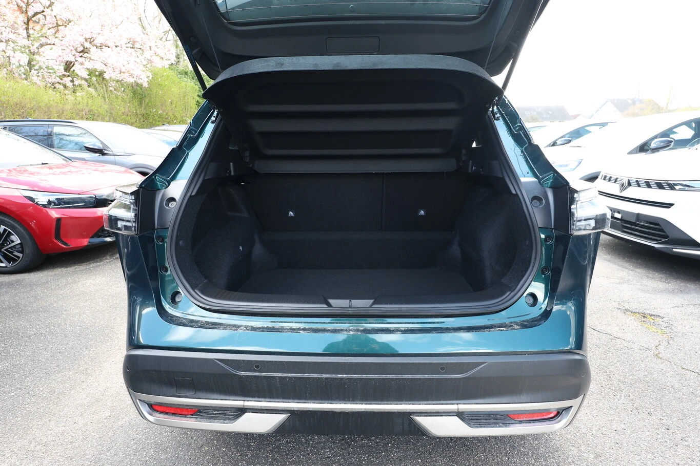 Nissan Qashqai, снимка 10 - Автомобили и джипове - 54341257