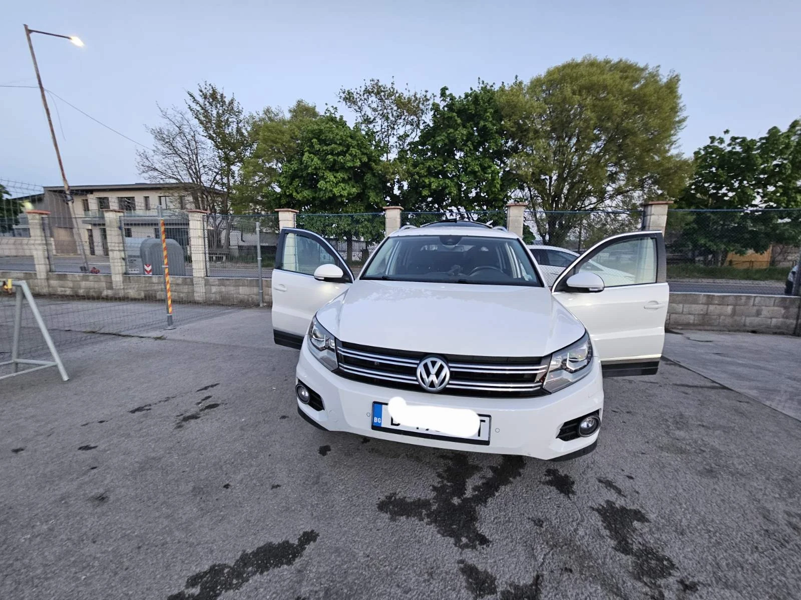 VW Tiguan, снимка 5 - Автомобили и джипове - 54458117