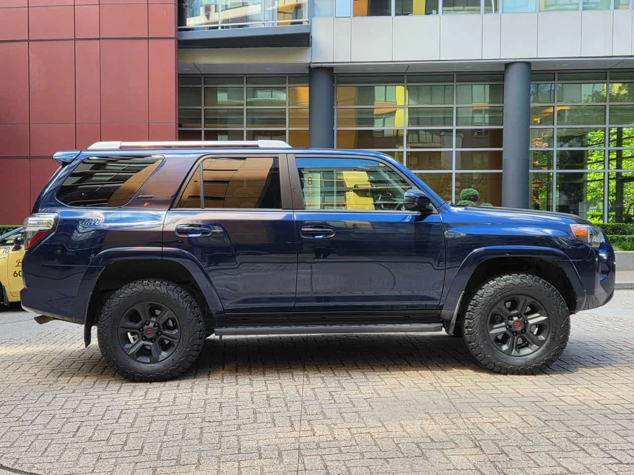 Toyota 4runner 4WD 4dr V6 SR5 * CARFAX * БЕЗ ПЪРВОНАЧАЛНА ВНОСКA, снимка 3 - Автомобили и джипове - 55085071