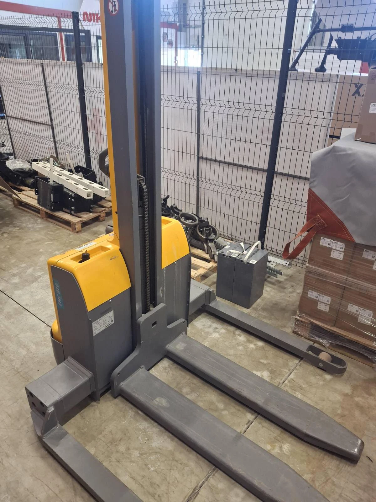 Телескопични товарачи JCB Jungheinrich EMC B10