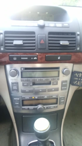 Toyota Avensis 2.2 D-4D D - CAT, снимка 9