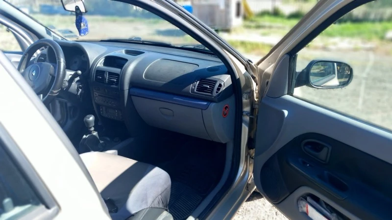 Renault Symbol comfort, снимка 8 - Автомобили и джипове - 47388754