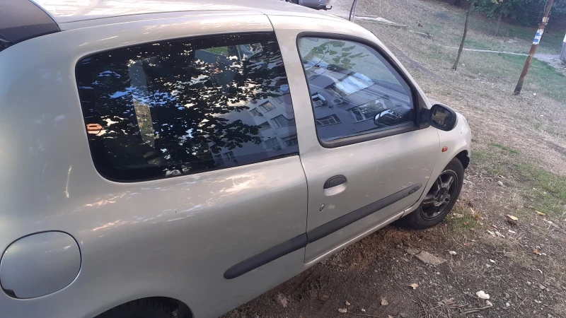 Renault Clio, снимка 3 - Автомобили и джипове - 47568526