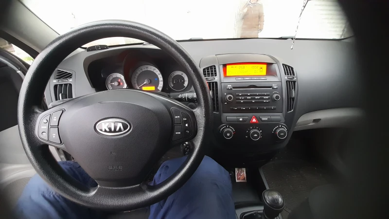 Kia Ceed 1.4, снимка 8 - Автомобили и джипове - 48638795