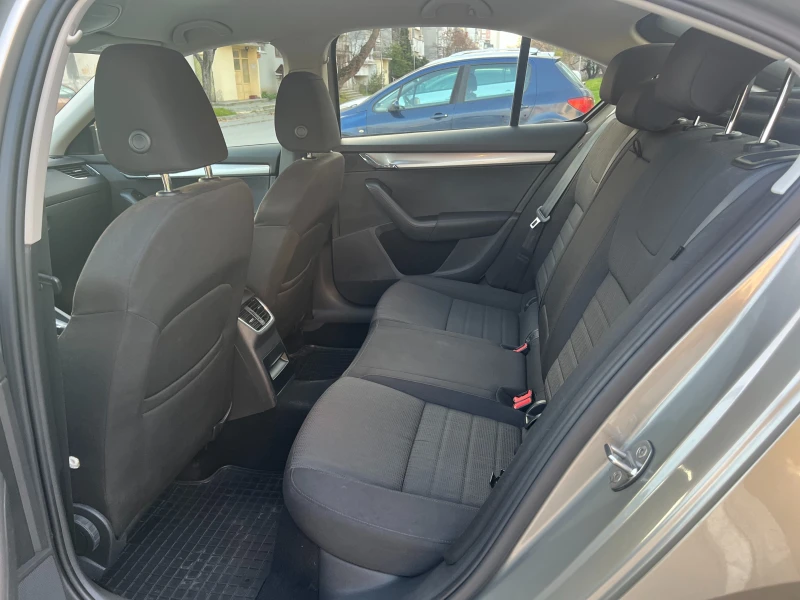 Skoda Octavia 2.0 TDI DSG, снимка 7 - Автомобили и джипове - 52631991