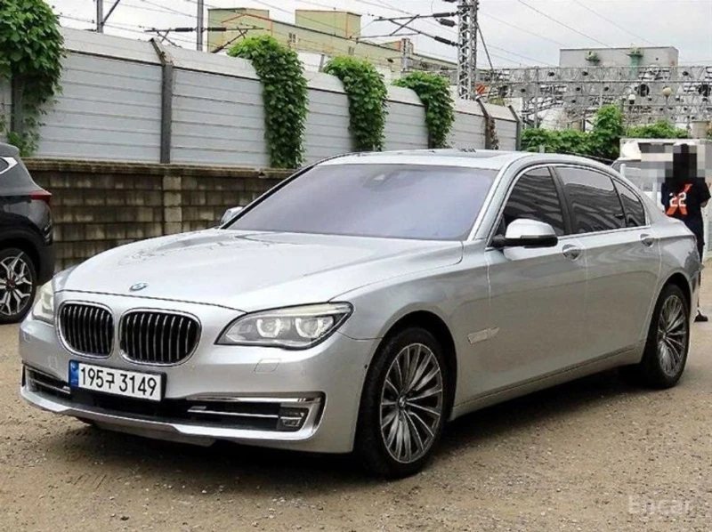 BMW 750, снимка 2 - Автомобили и джипове - 52805669