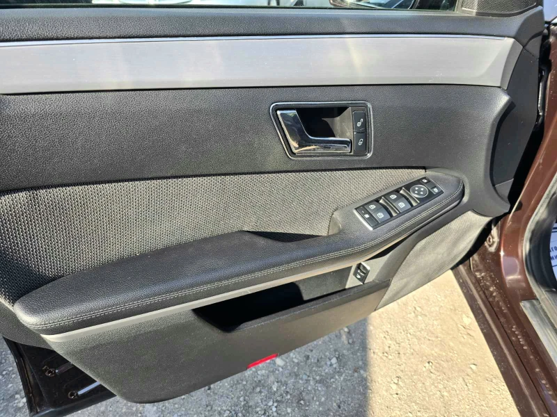 Mercedes-Benz E 250 AVANTGARDE/LED, снимка 7 - Автомобили и джипове - 53270920