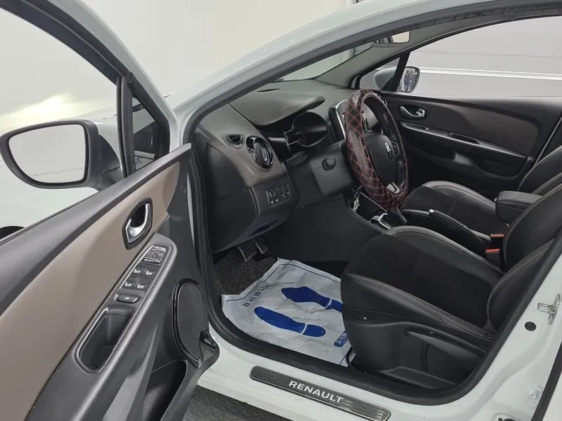 Renault Clio INTENSE PANORAMIC, снимка 11 - Автомобили и джипове - 55117457