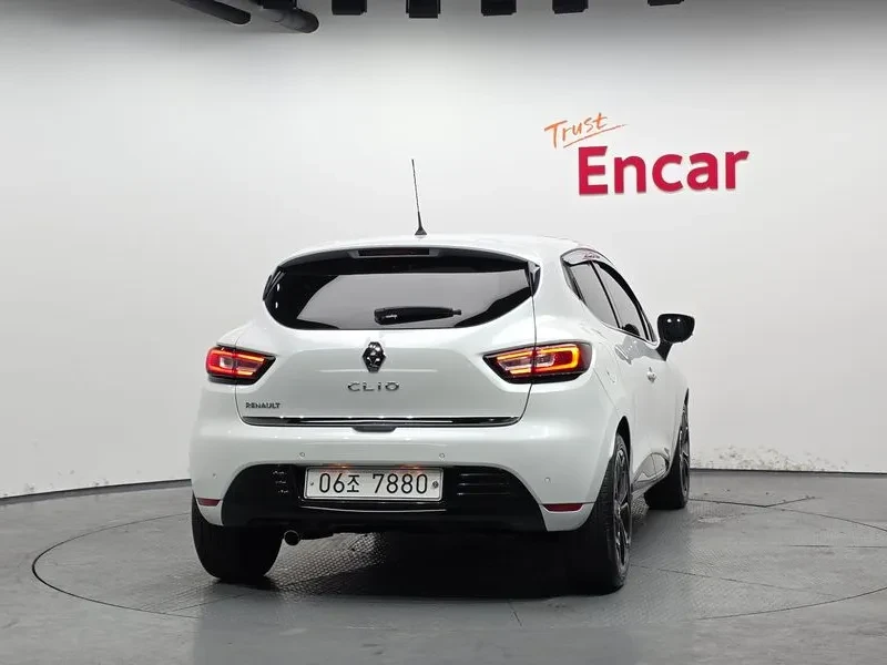 Renault Clio INTENSE PANORAMIC, снимка 4 - Автомобили и джипове - 55117457