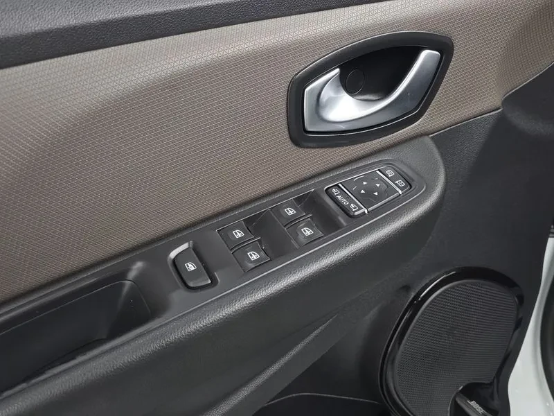 Renault Clio INTENSE PANORAMIC, снимка 17 - Автомобили и джипове - 55117457