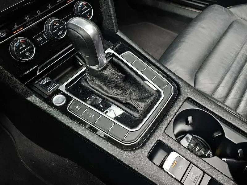 VW Passat 2.0 Tdi Premium - САМО 30% АВАНС, снимка 9 - Автомобили и джипове - 55483469