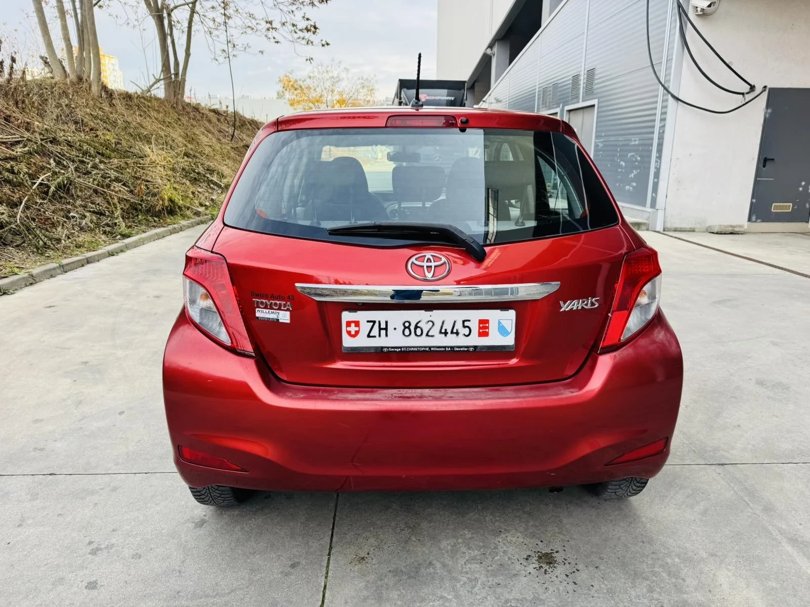 Toyota Yaris 1.3i Swiss - изображение 7