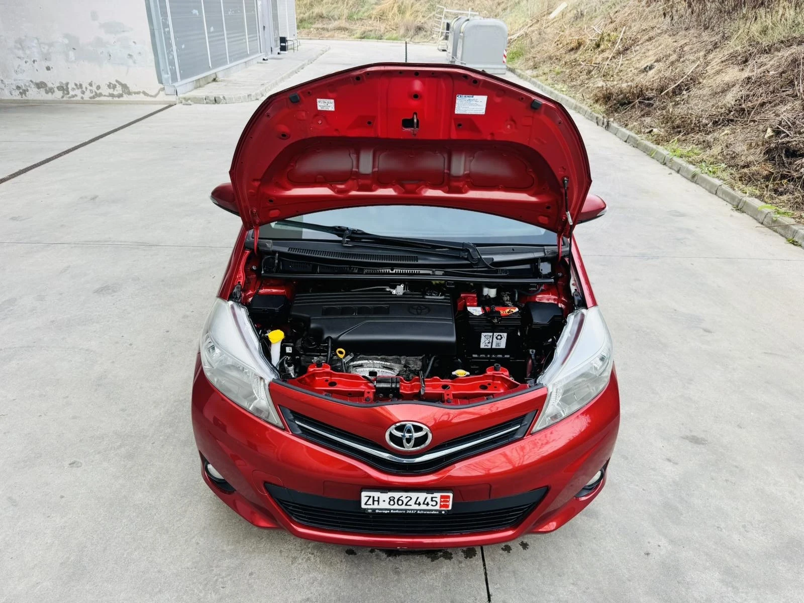 Toyota Yaris 1.3i Swiss - изображение 4