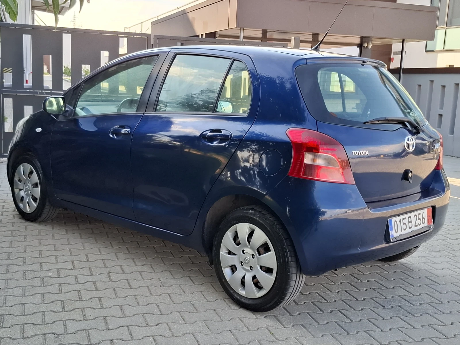 Toyota Yaris 1.0i* (70кс)* * НОВ ВНОС* *  - изображение 5