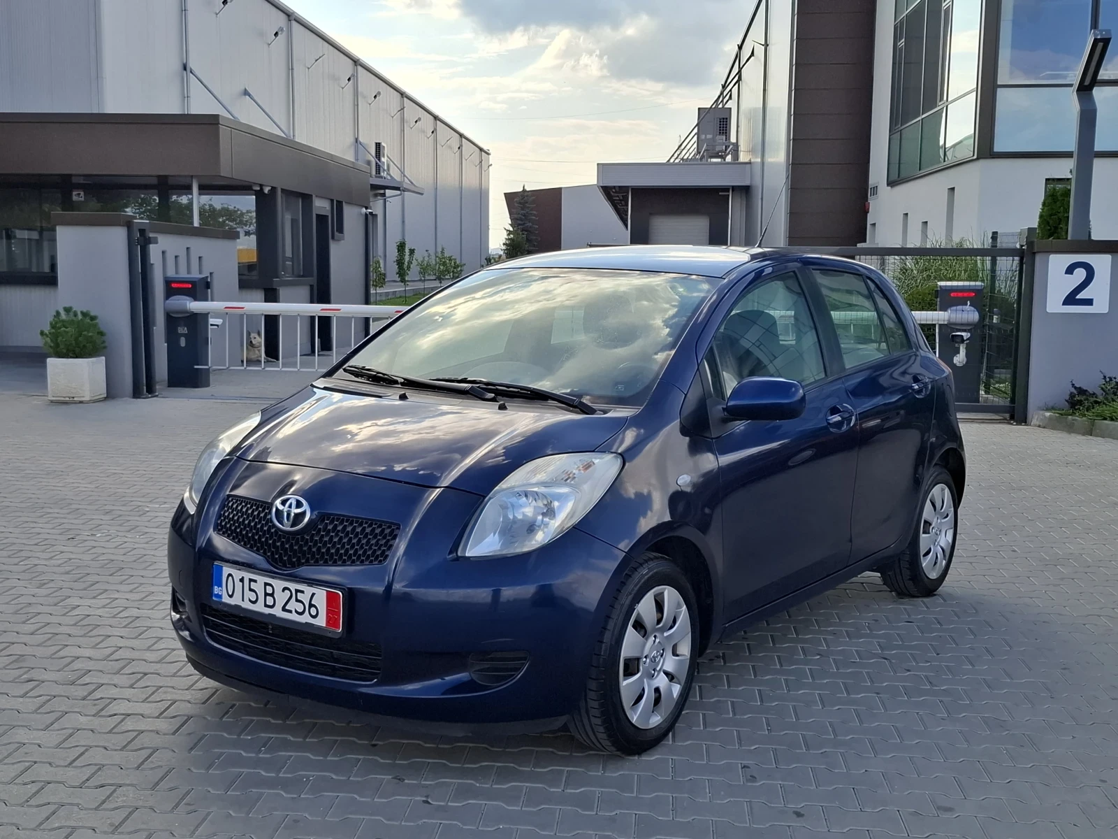Toyota Yaris 1.0i* (70кс)* * НОВ ВНОС* *  - изображение 2