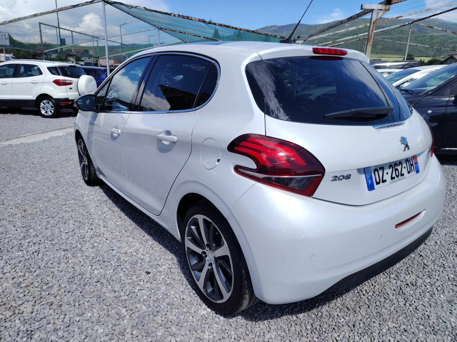 Peugeot 208 1.2 Turbo Feline Avtomat, снимка 5 - Автомобили и джипове - 54715000