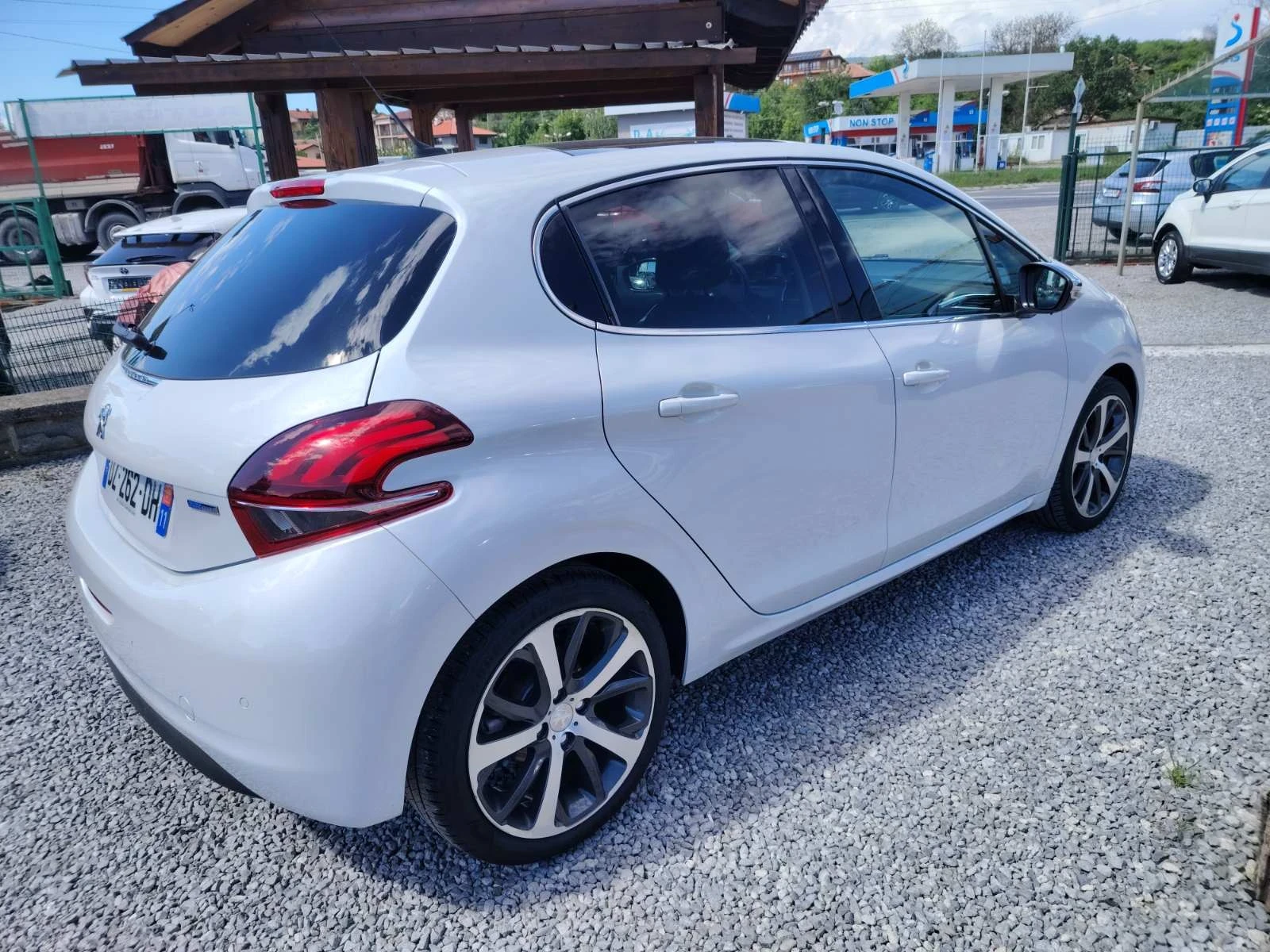 Peugeot 208 1.2 Turbo Feline Avtomat, снимка 6 - Автомобили и джипове - 54715000