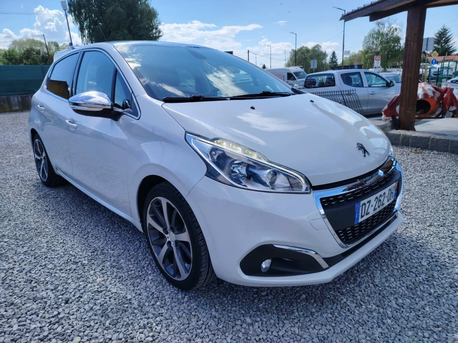 Peugeot 208 1.2 Turbo Feline Avtomat, снимка 2 - Автомобили и джипове - 54715000