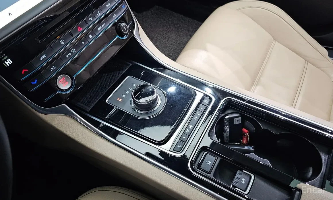 Jaguar XE 2.0 Diesel Prestige, снимка 8 - Автомобили и джипове - 54849190
