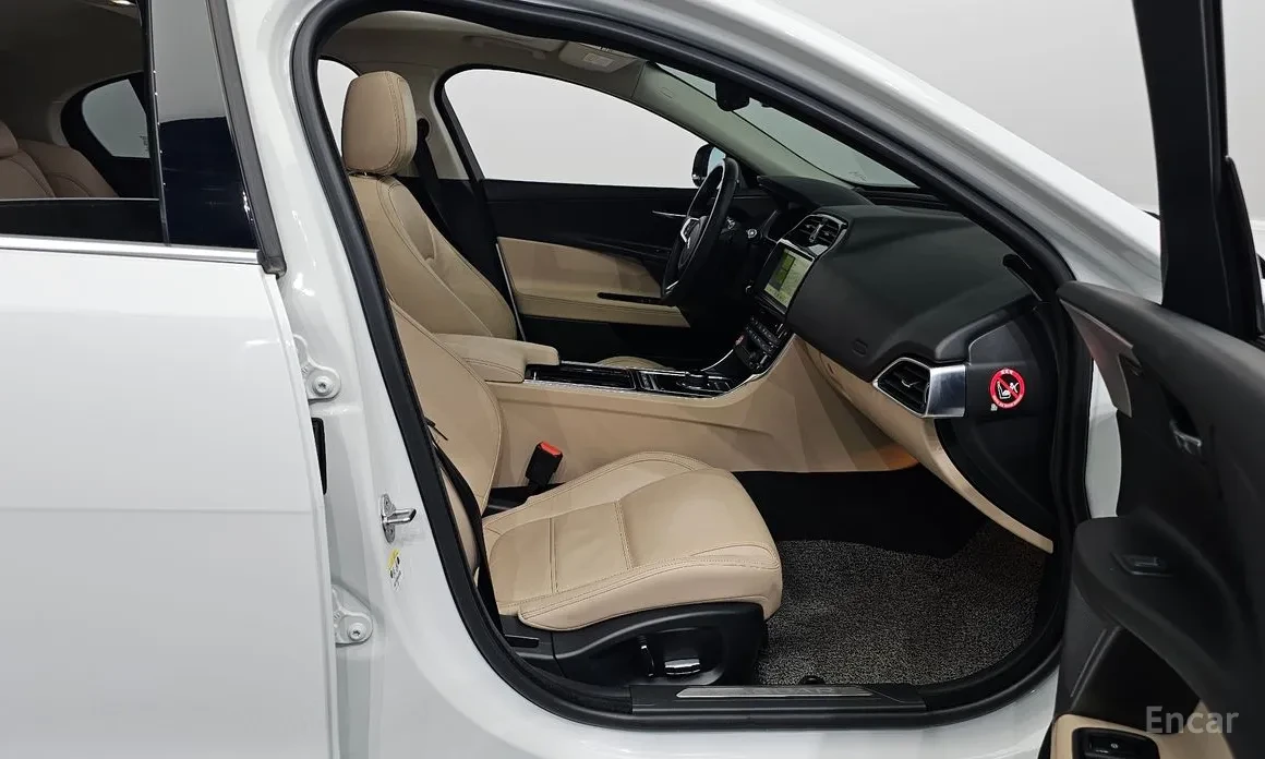 Jaguar XE 2.0 Diesel Prestige, снимка 10 - Автомобили и джипове - 54849190