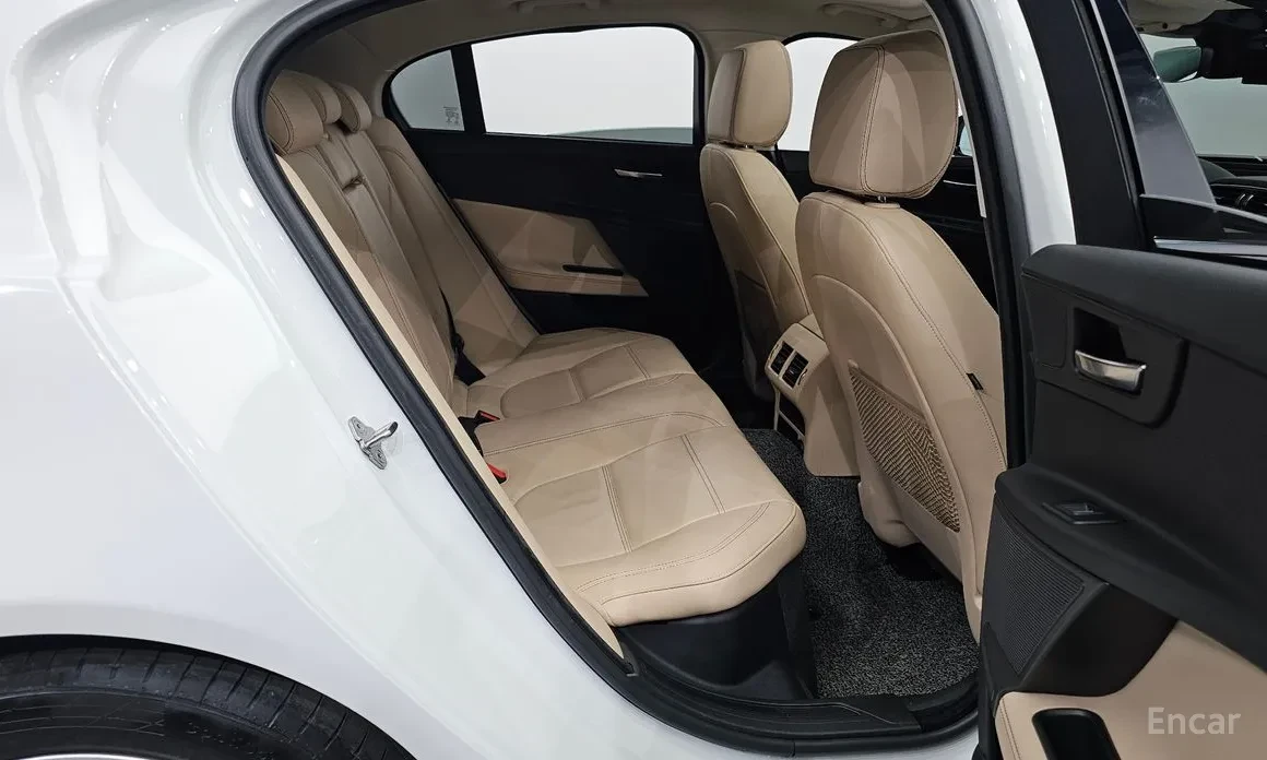 Jaguar XE 2.0 Diesel Prestige, снимка 11 - Автомобили и джипове - 54849190