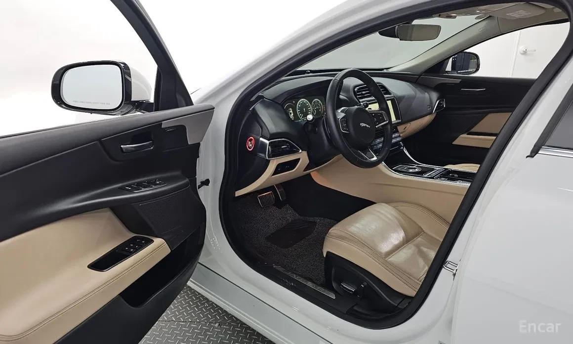Jaguar XE 2.0 Diesel Prestige, снимка 9 - Автомобили и джипове - 54849190