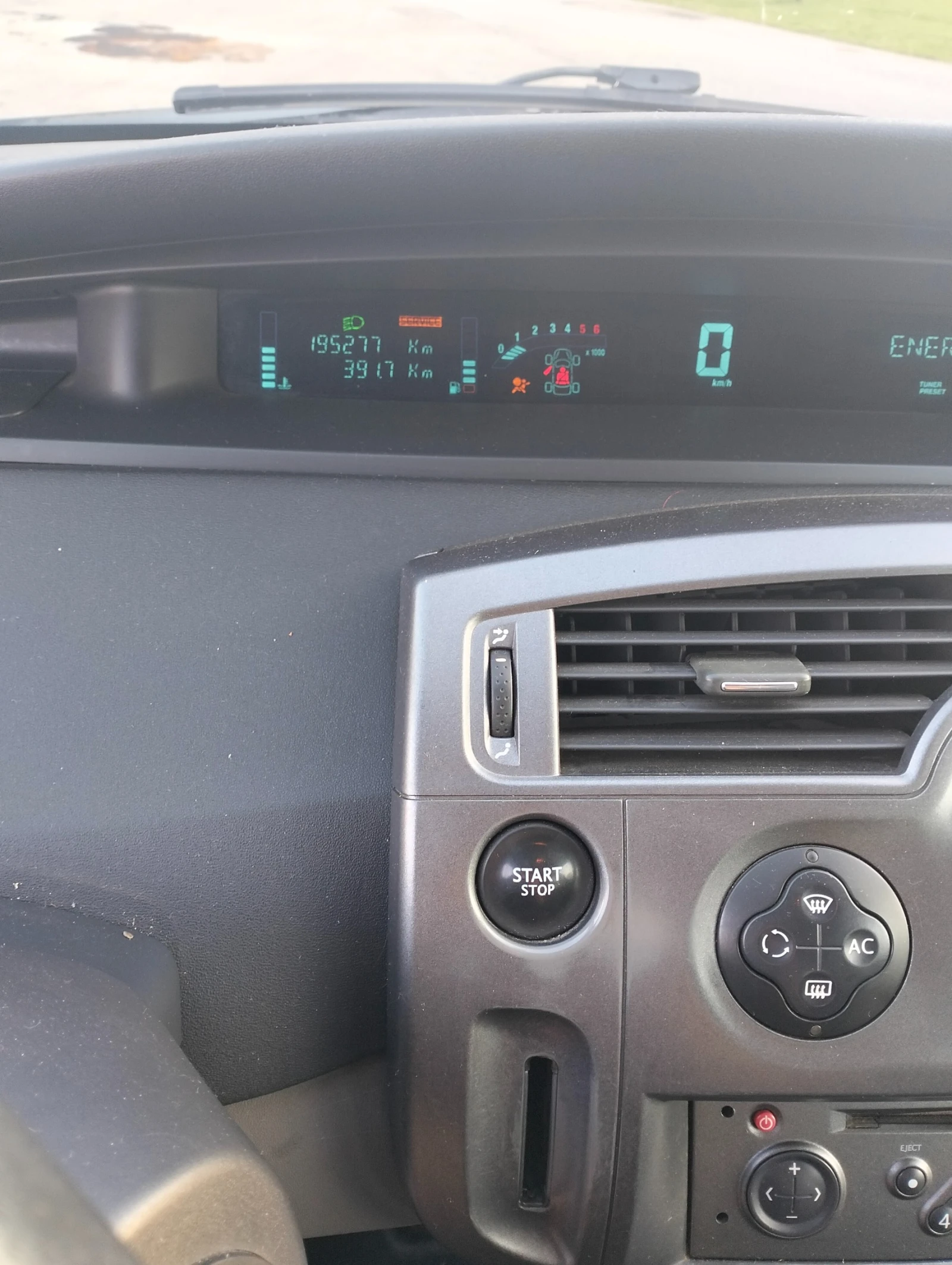 Renault Scenic, снимка 4 - Автомобили и джипове - 55396354